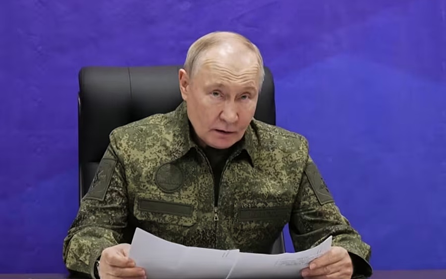 Giải mã thông điệp của ông Putin khi mặc quân phục và tuyên bố chiếm được Pokrovsk